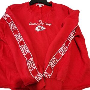 Wear By Erin Andrews Kansas City Chief Sweatshirt Size Large Red.  New